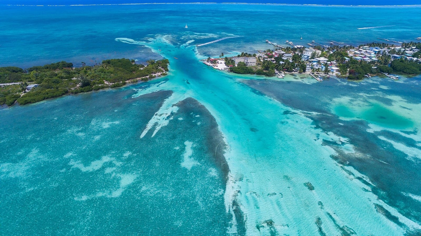 Belize — Caye Caulker Belize aerial (20688990128).jpg
